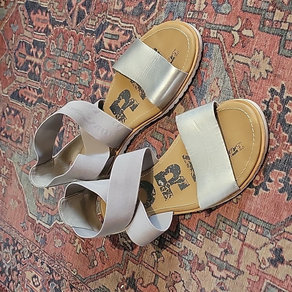 Sorel Ella Women's Silver Metallic Leather Cross Strap Sandals Size 9